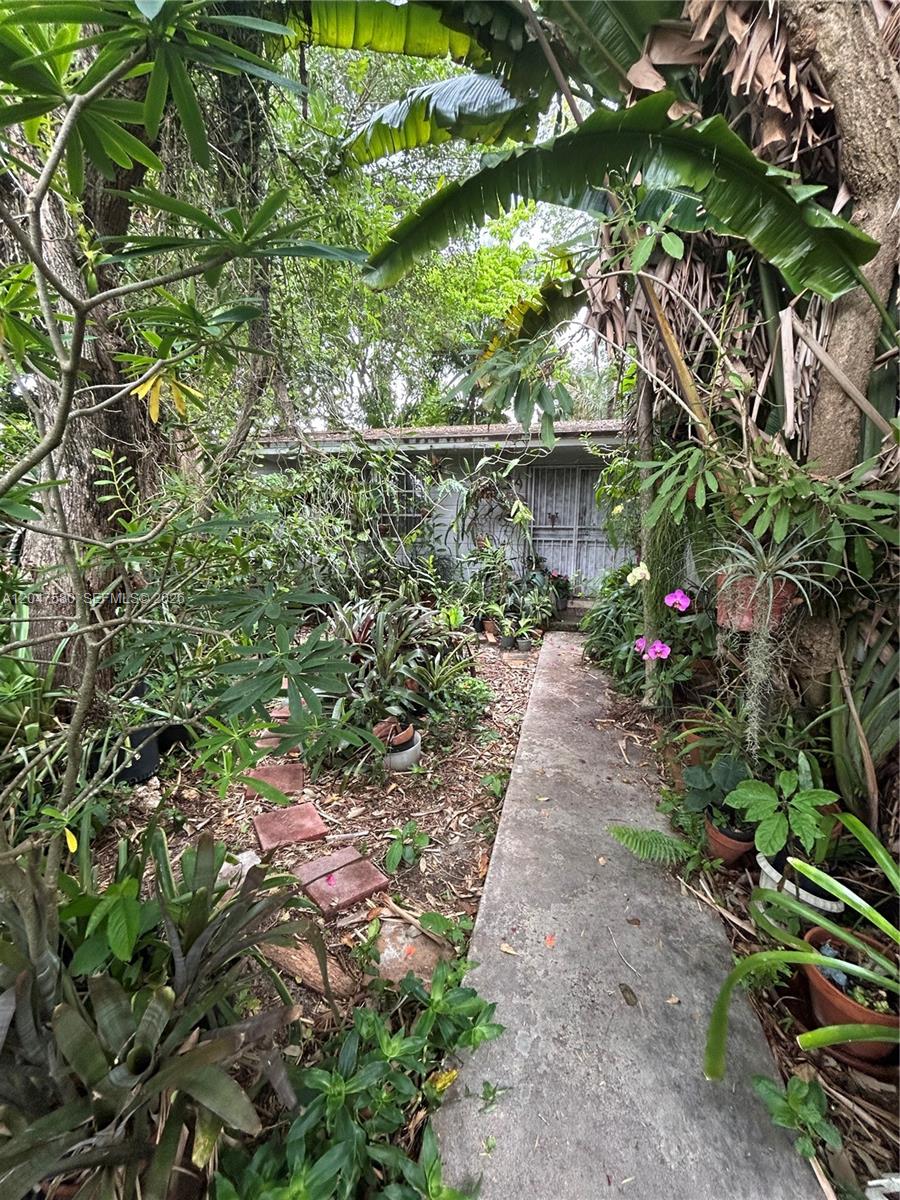 8285 SW 47th St — Photo 5