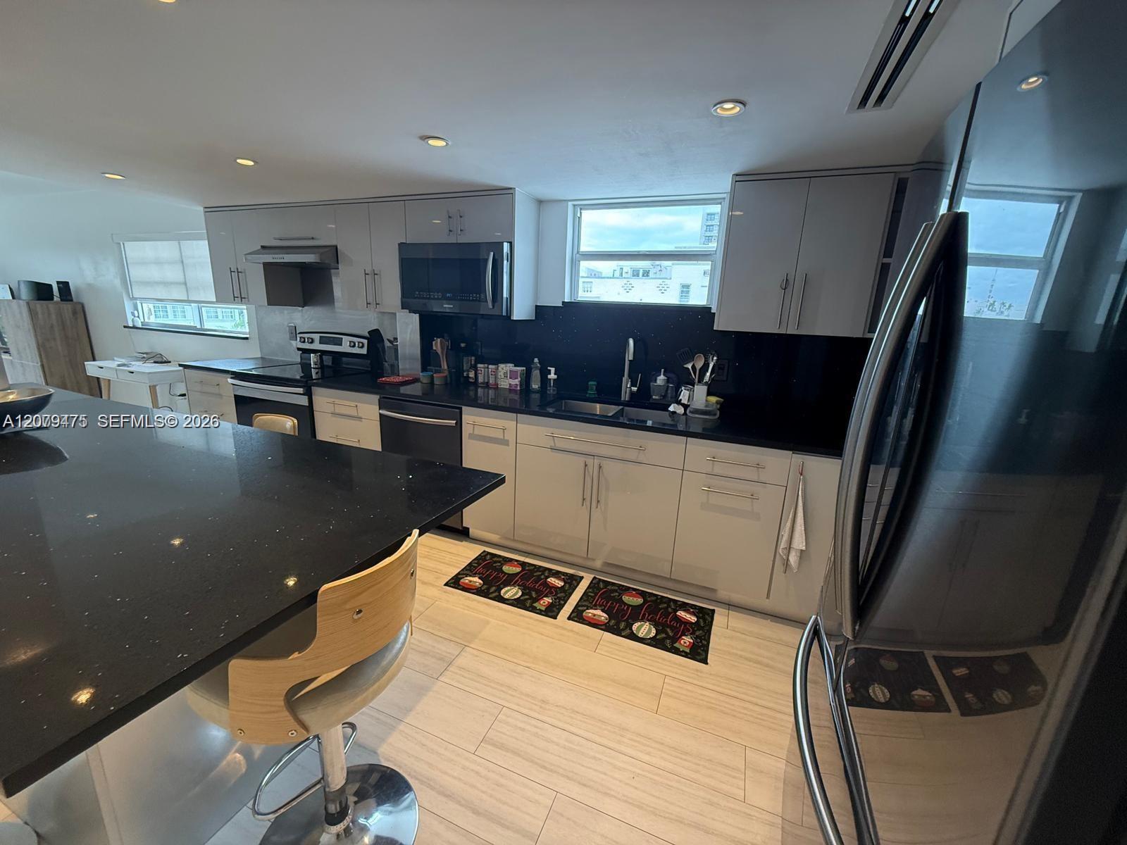 1150 Collins Ave # 406 — Photo 3
