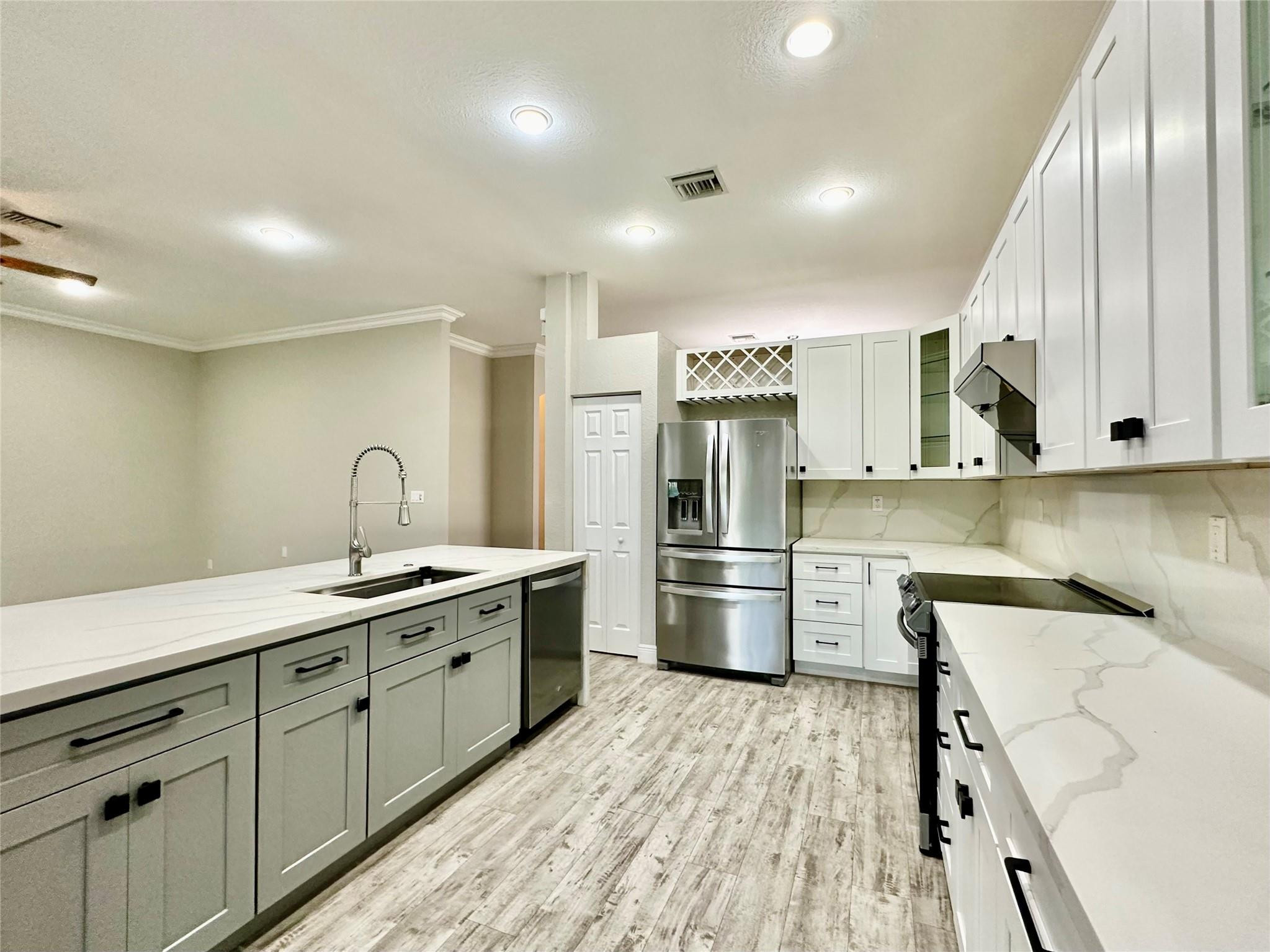 4109 W WHITEWATER Avenue — Photo 3