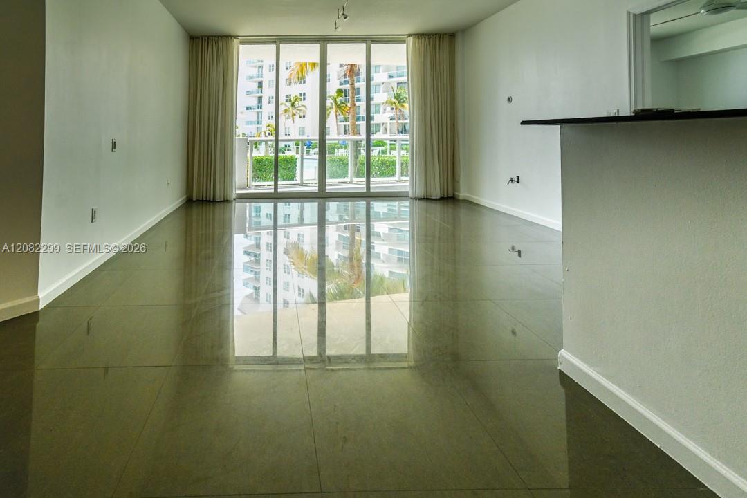7900 Harbor Island Dr # 606 — Photo 2