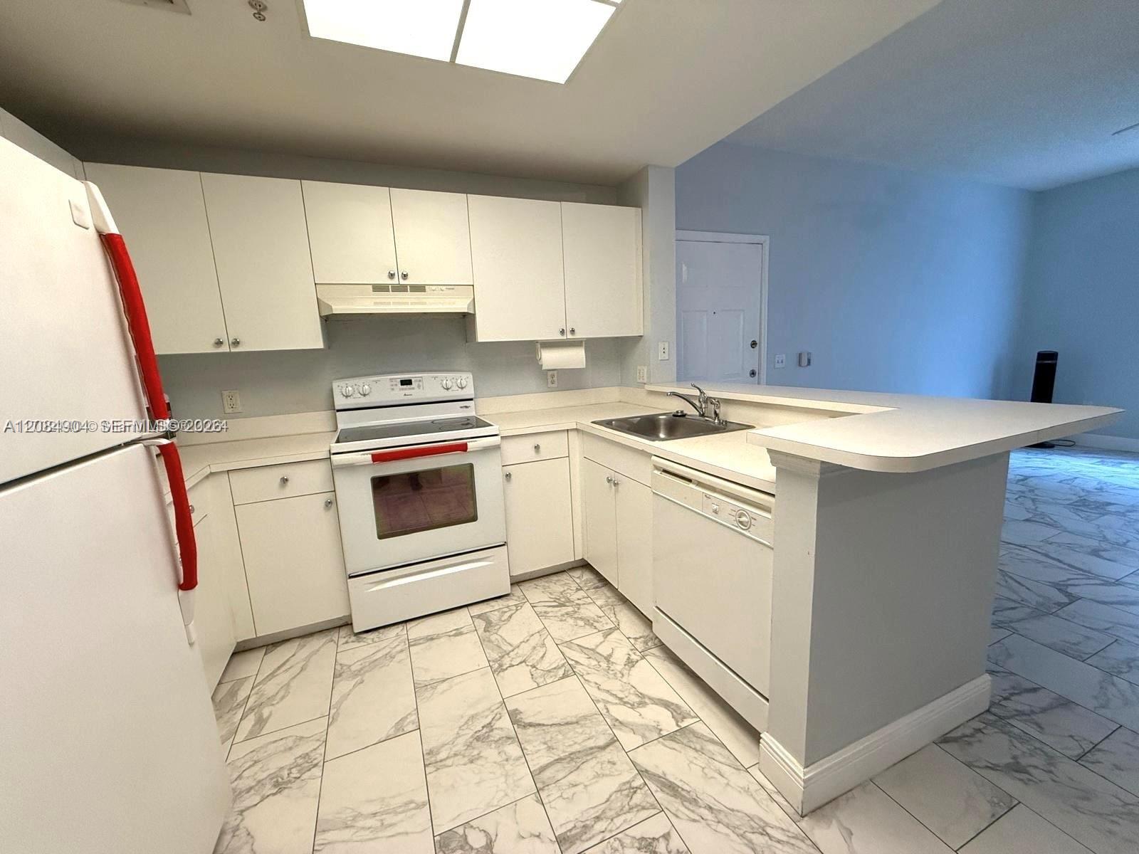 2015 SE 10th Ave # 127 — Photo 3