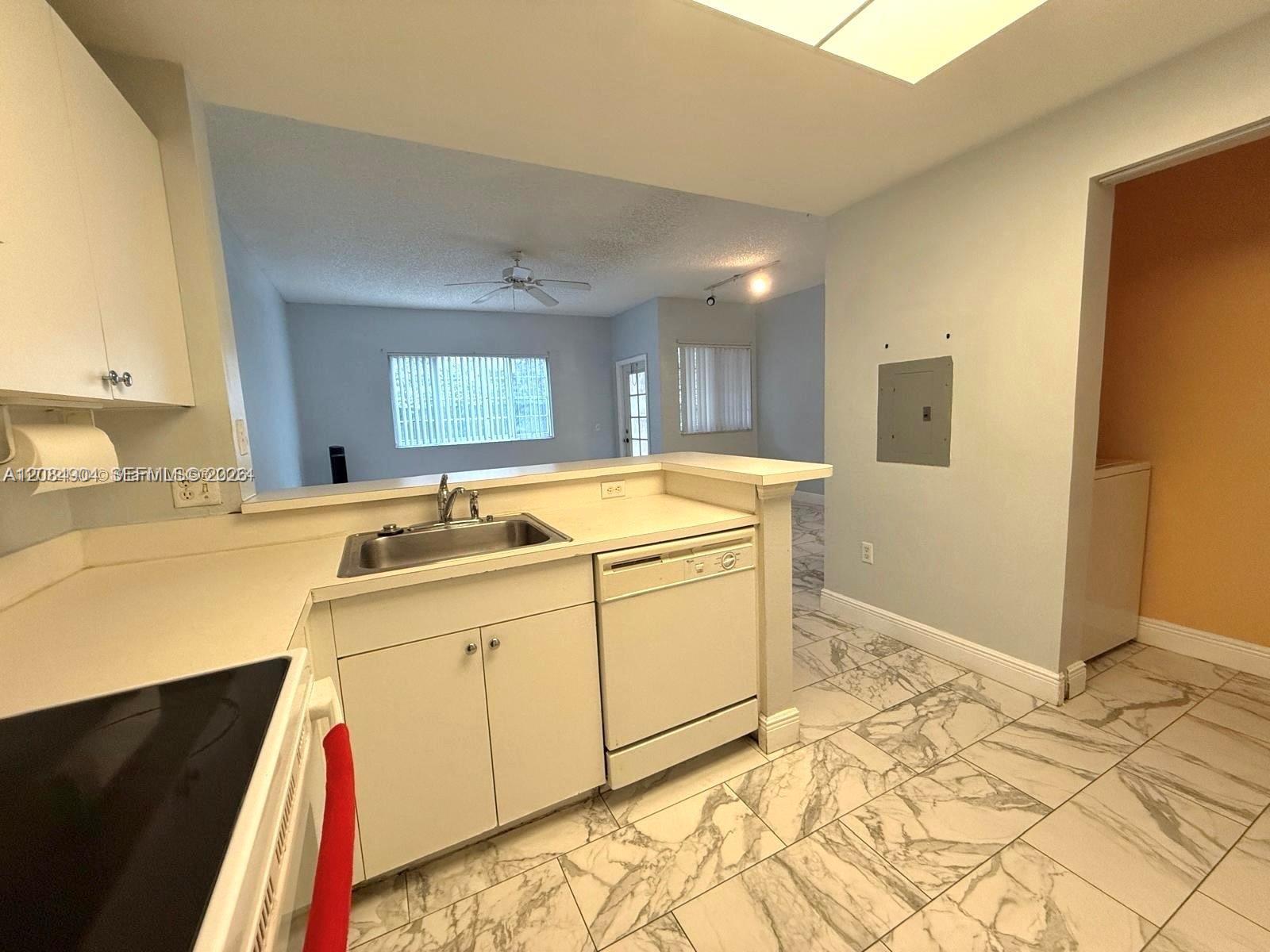 2015 SE 10th Ave # 127 — Photo 4