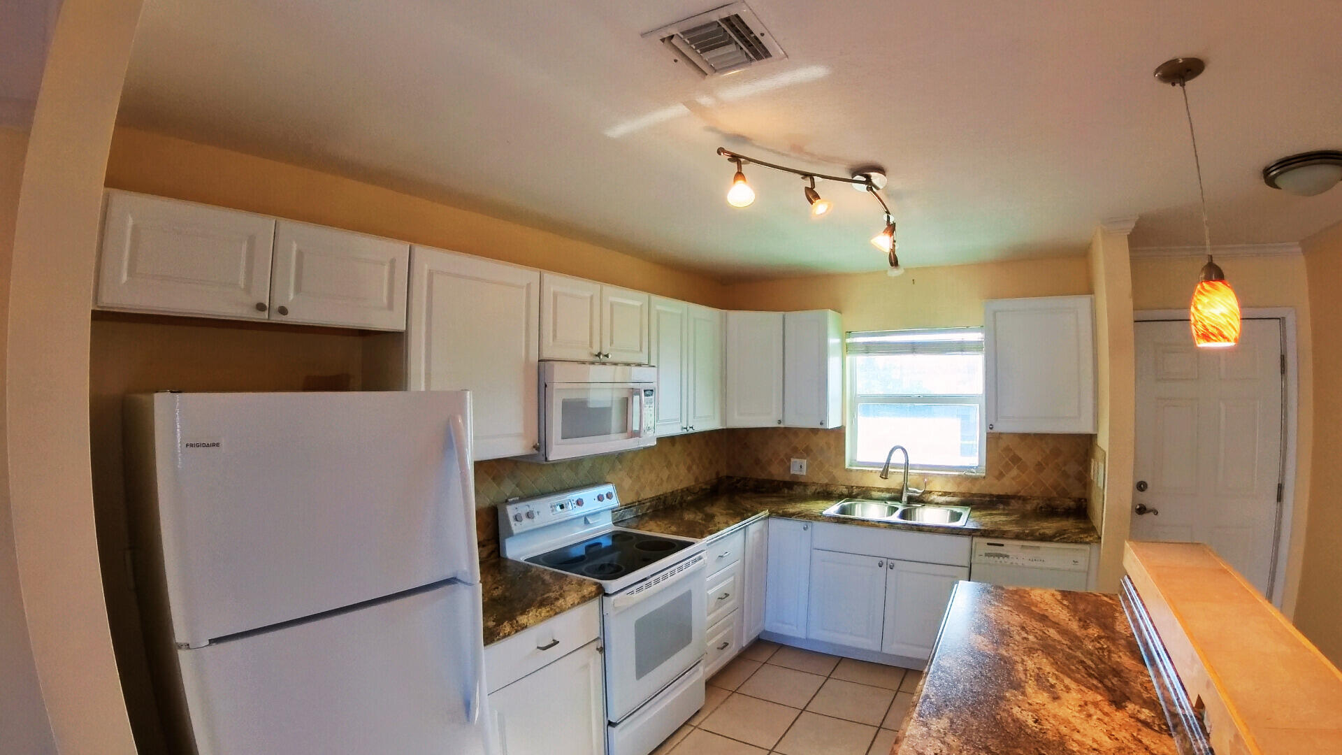 236 CASTLEWOOD Drive # 202 — Photo 5