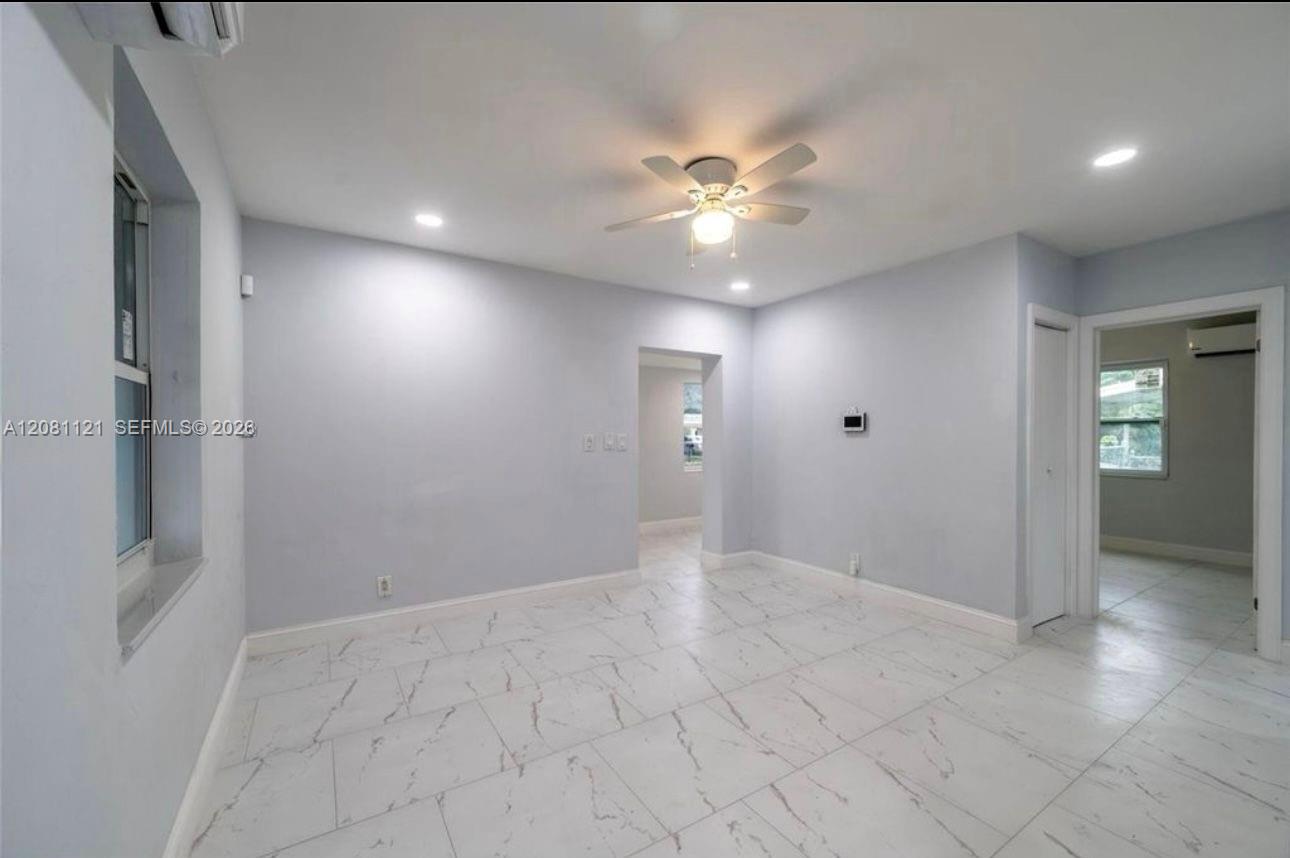 425 NW 14th Way — Photo 3