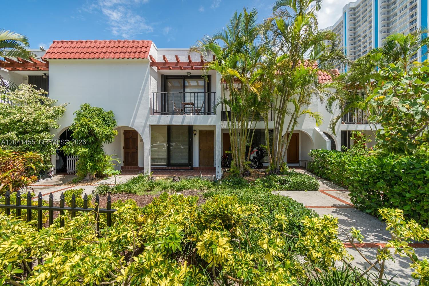 425 Grapetree Dr # 206, Key Biscayne FL 33149