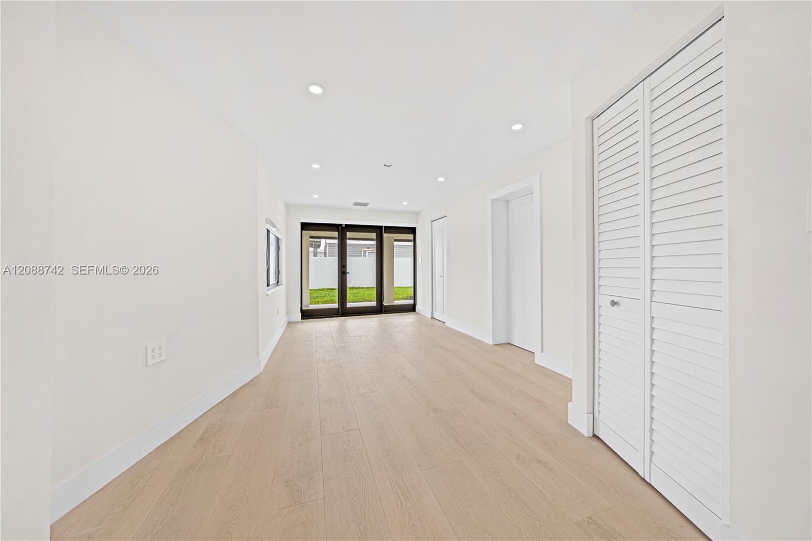 11300 SW 43rd St — Photo 4