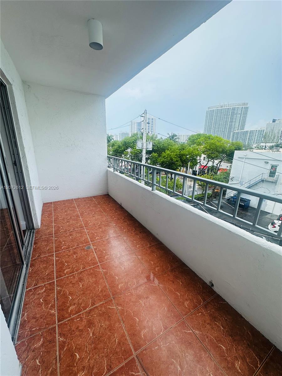 1610 Lenox Ave # 412 — Photo 4