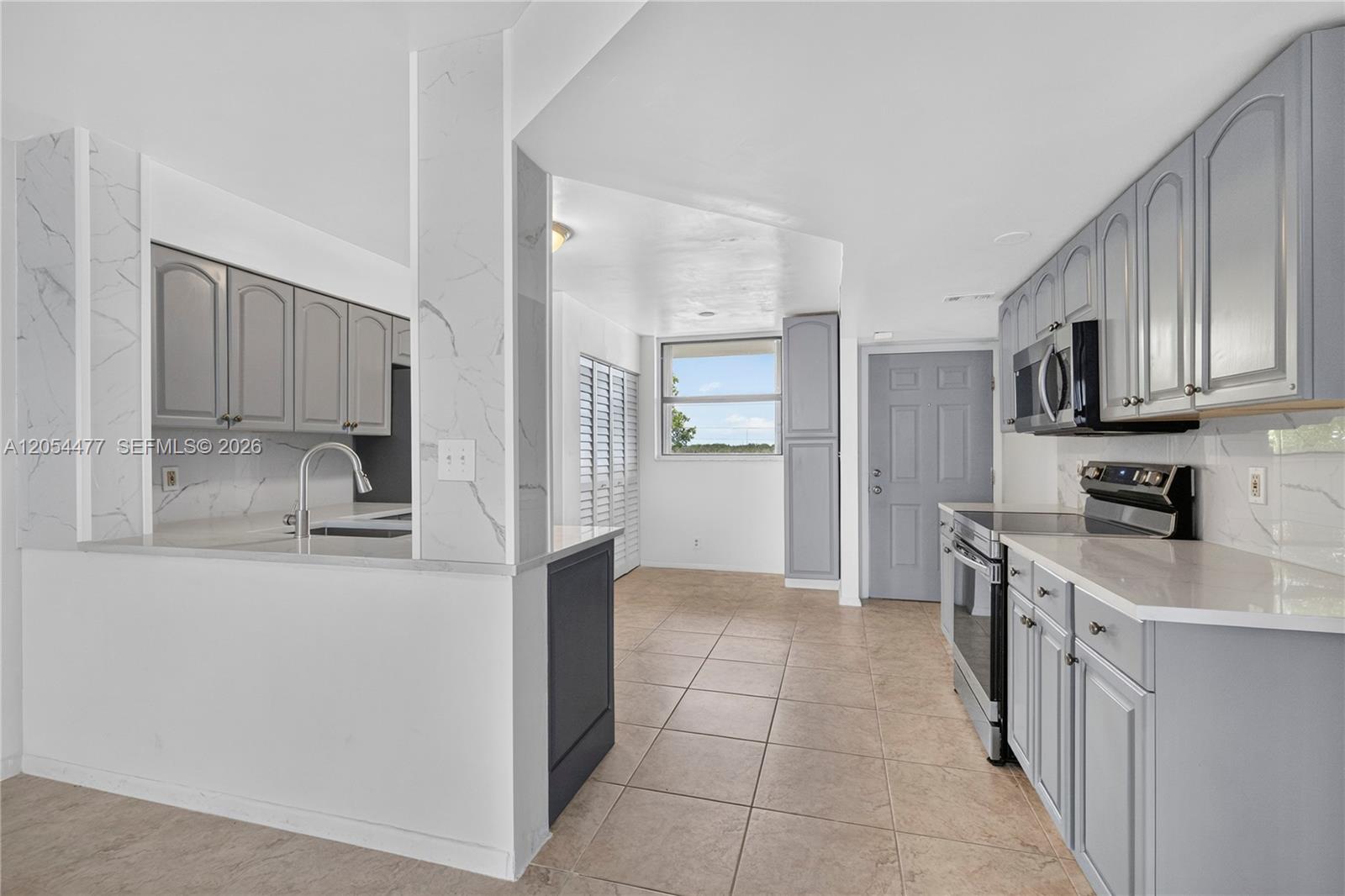 117 Lake Emerald Dr # 408 — Photo 4