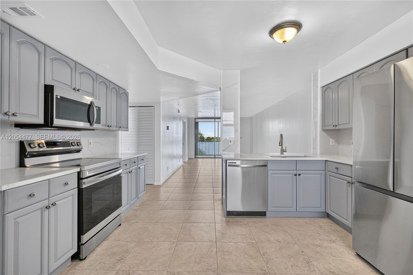 117 Lake Emerald Dr # 408 — Photo 5