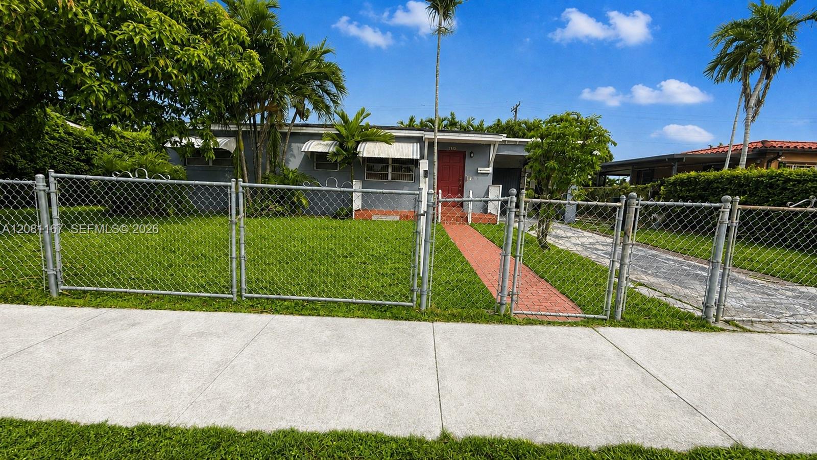 7800 SW 34th Ter — Photo 2