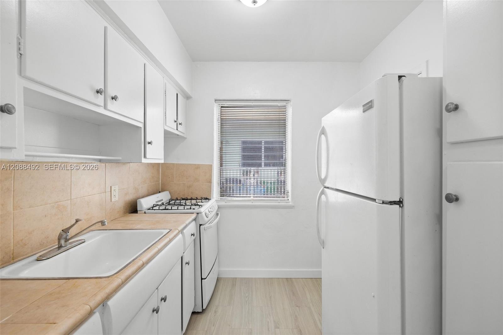 7721 Dickens Ave # 6 — Photo 2