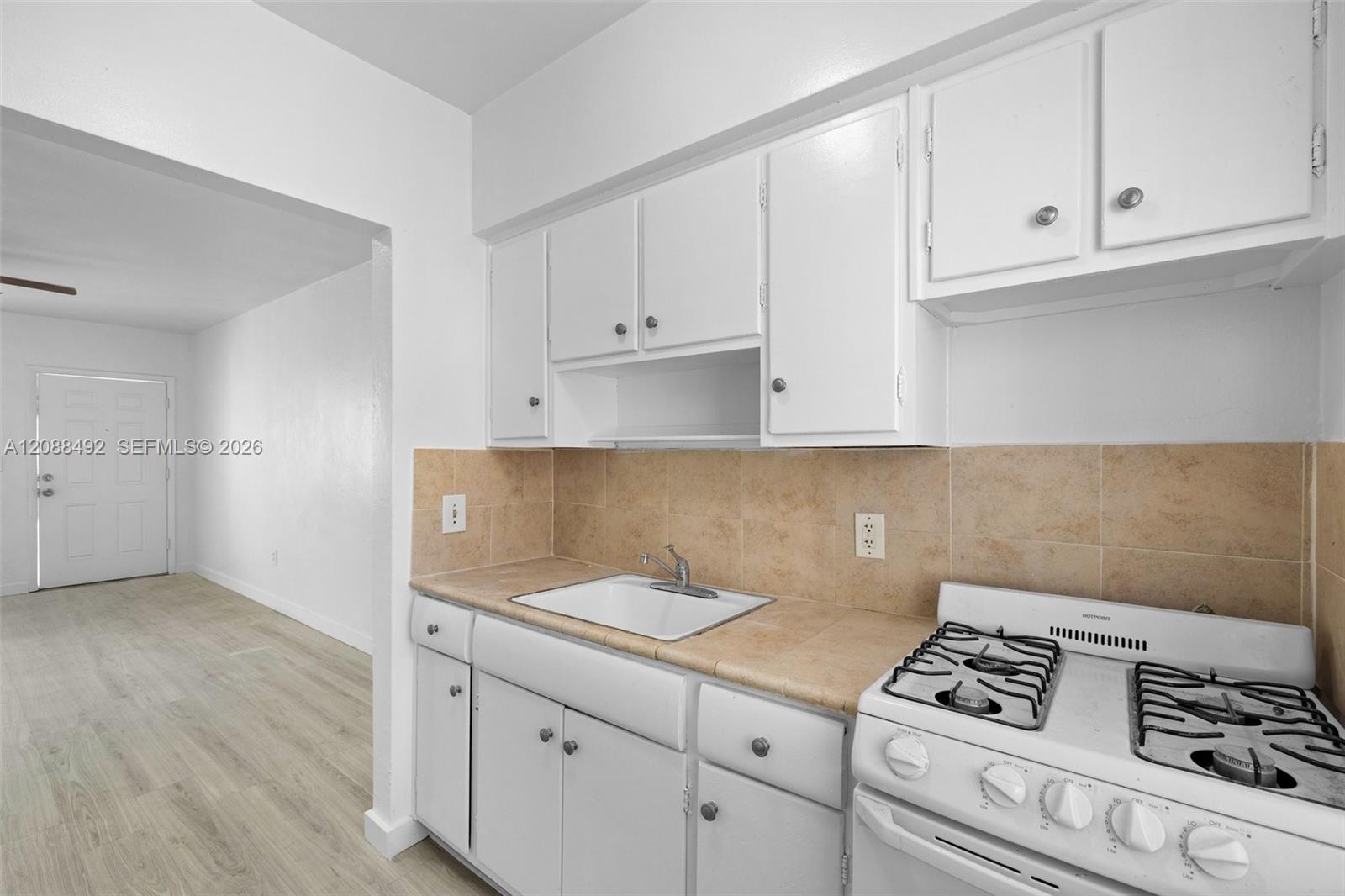 7721 Dickens Ave # 6 — Photo 4