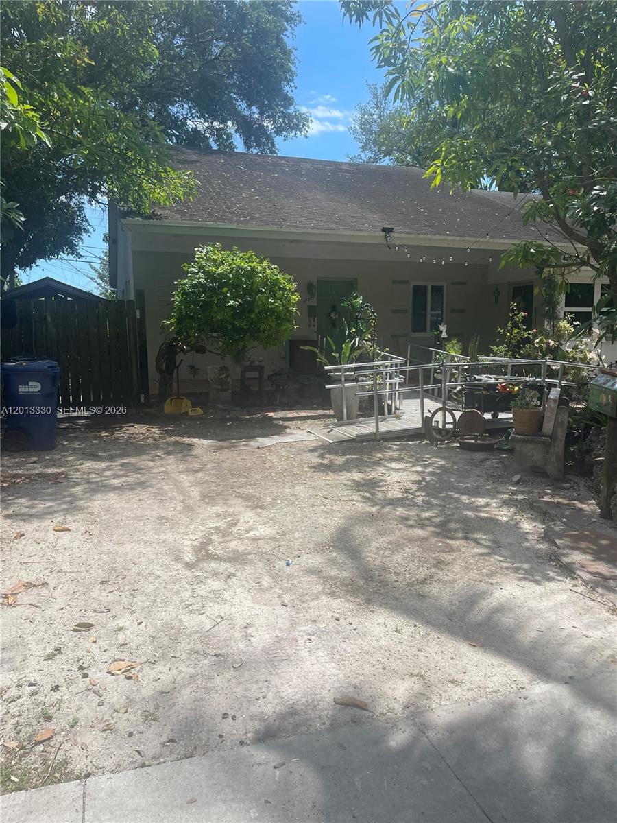5930 SW 44th Ter — Photo 2