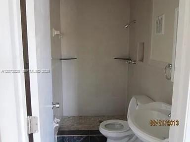 2410 NW 34th St # 2 — Photo 3