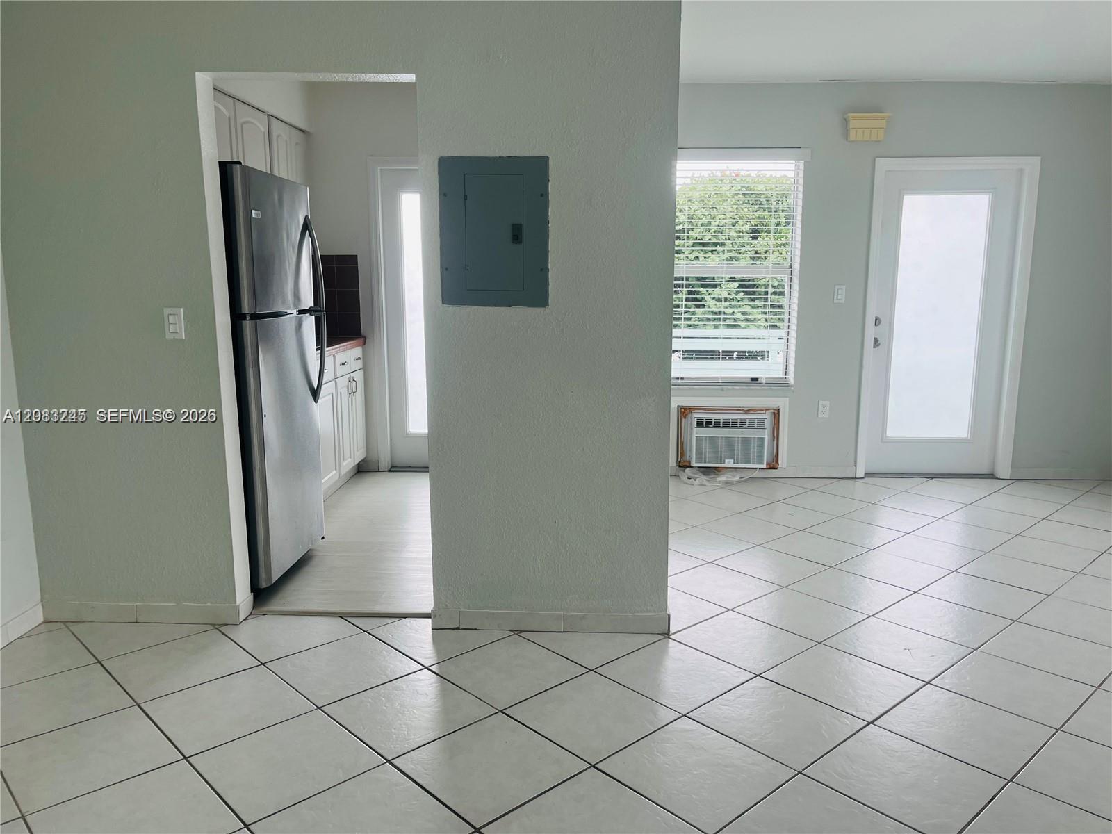 7725 CARLYLE AVE # 7 — Photo 3