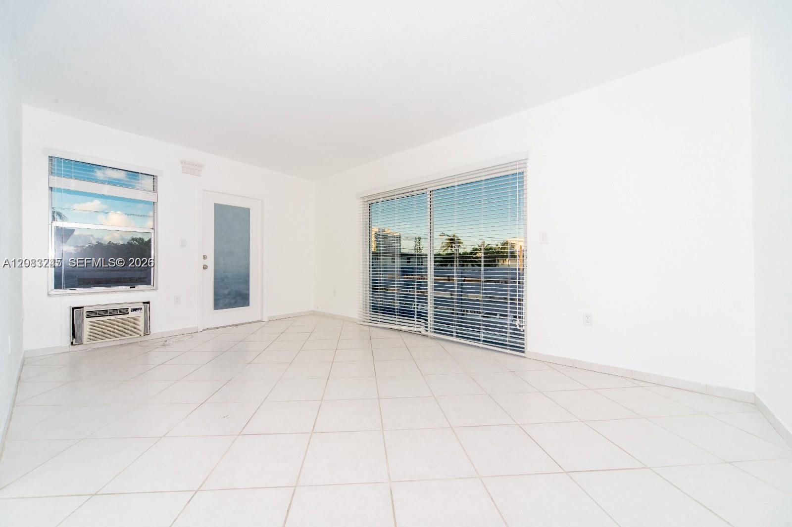 7725 CARLYLE AVE # 7 — Photo 4