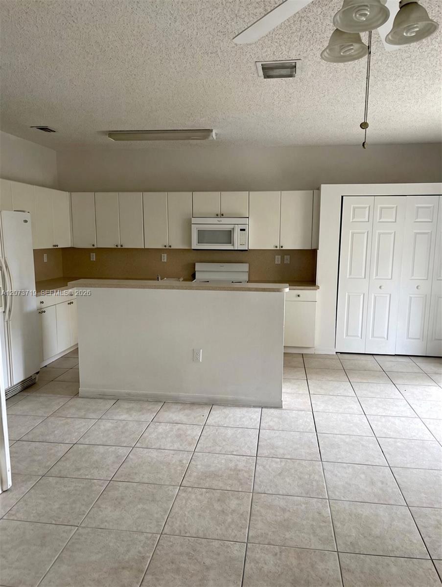 2357 SE 23rd Dr # 2357 — Photo 2