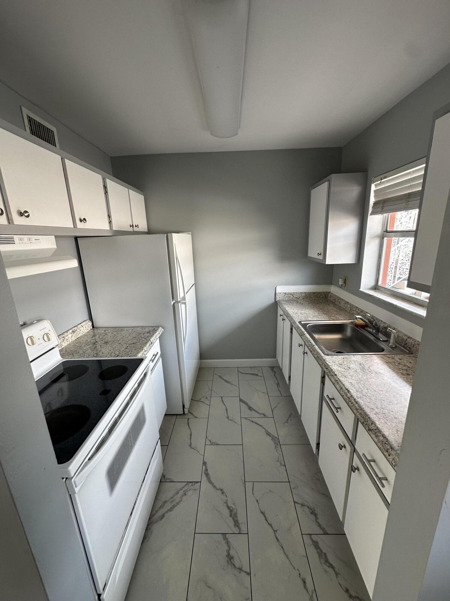 761 HUMMINGBIRD Way # 102 — Photo 3