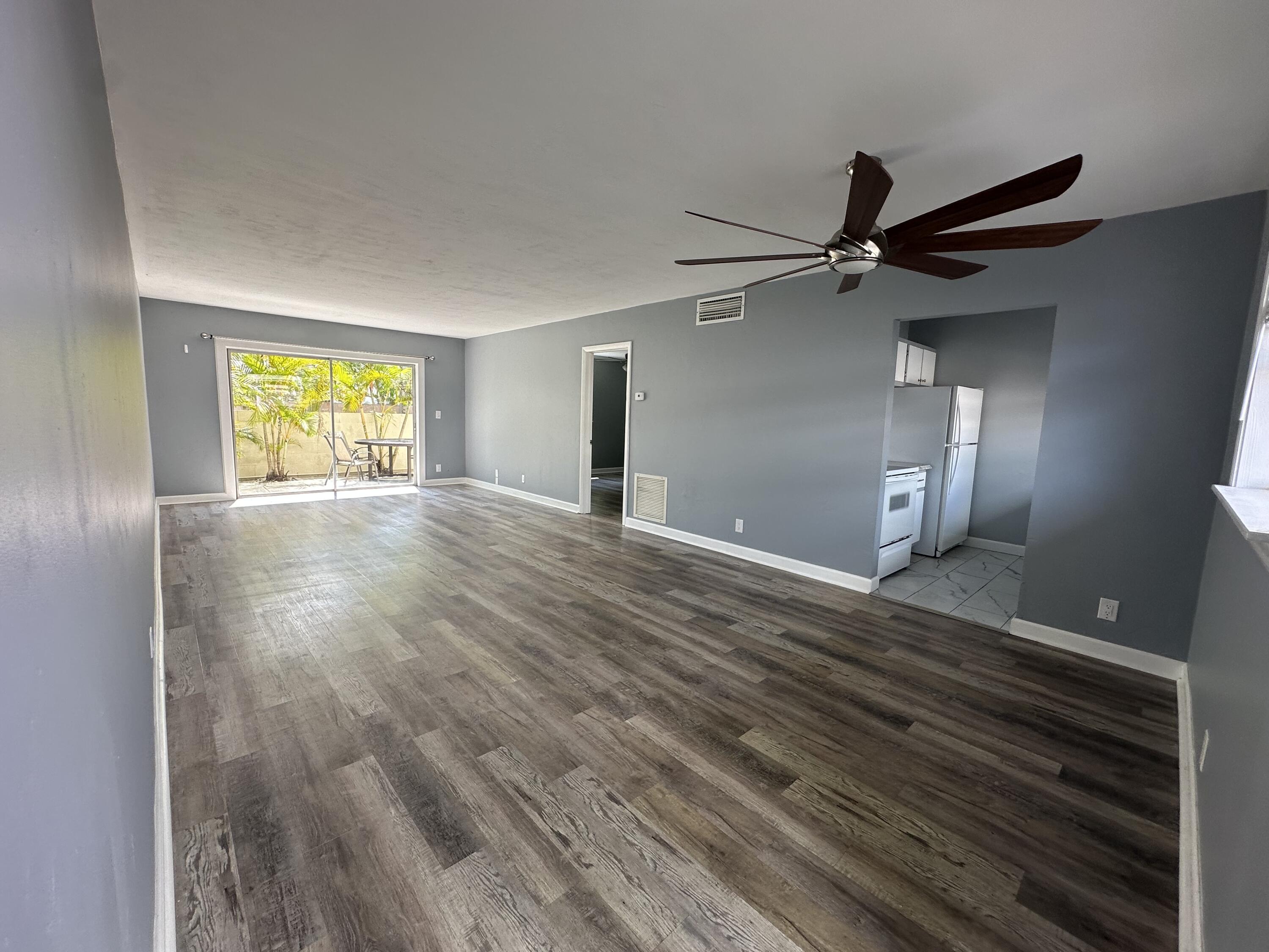 761 HUMMINGBIRD Way # 102 — Photo 2
