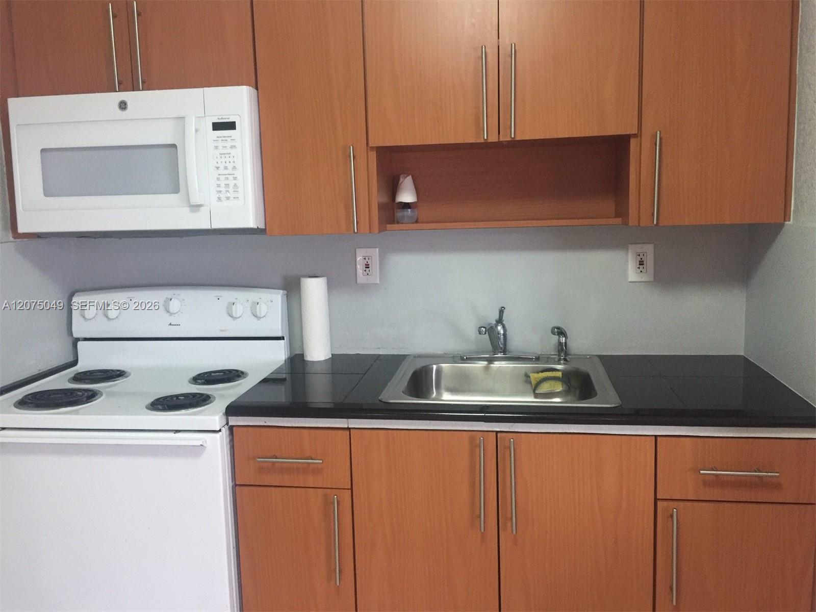 1800 NW 19 ST # 11 — Photo 5