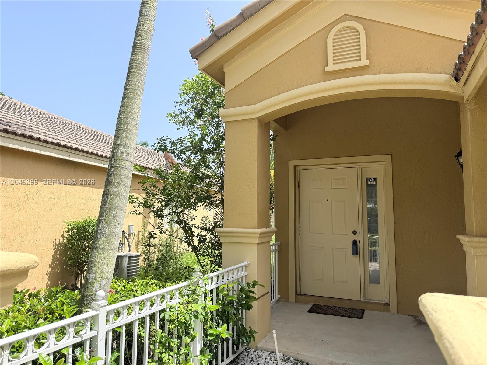 899 Phoenix Way — Photo 3