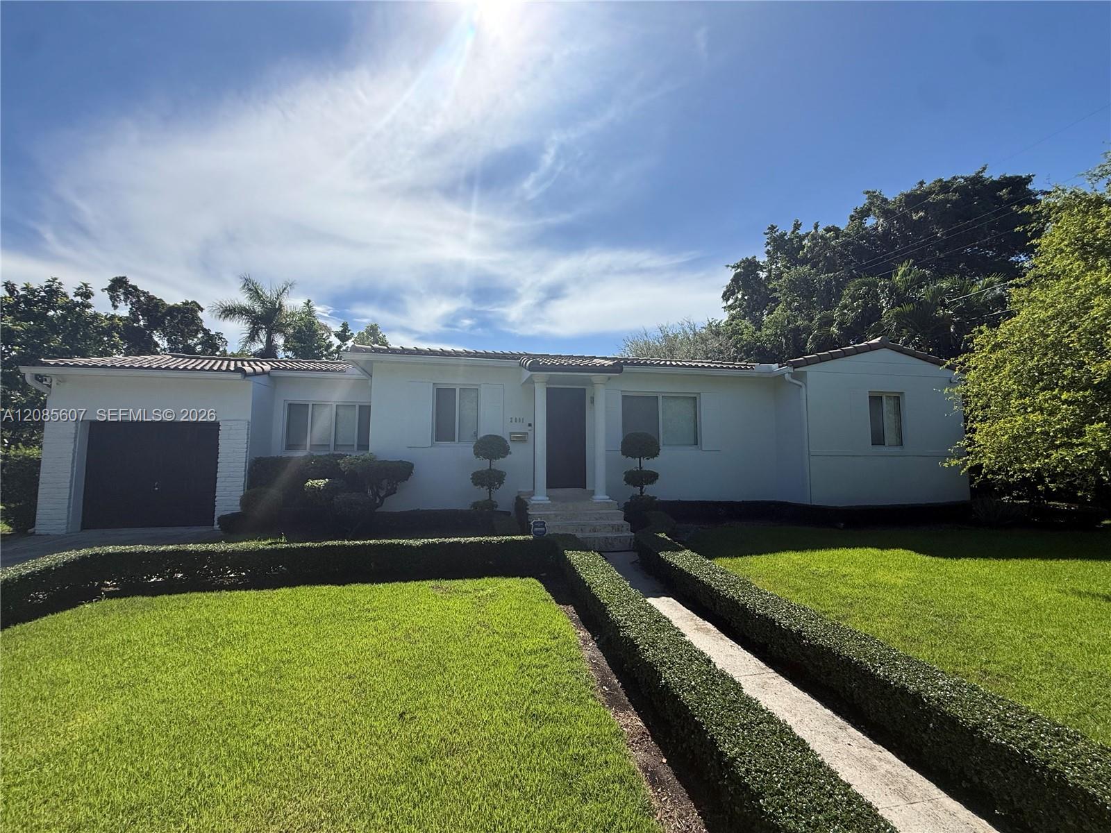2001 Coral Gate Dr — Photo 3