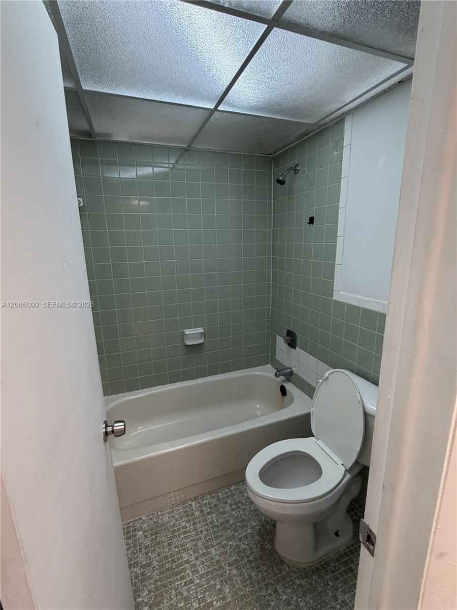 7010 NW 186th St # 121A — Photo 2