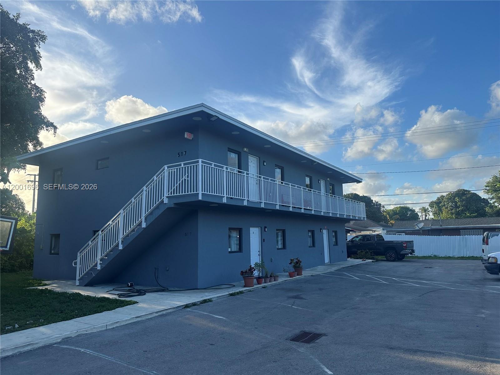 587 NW 100th St # C, Miami FL 33150