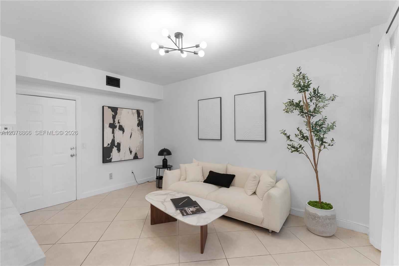1559 Michigan Ave # 102 — Photo 3