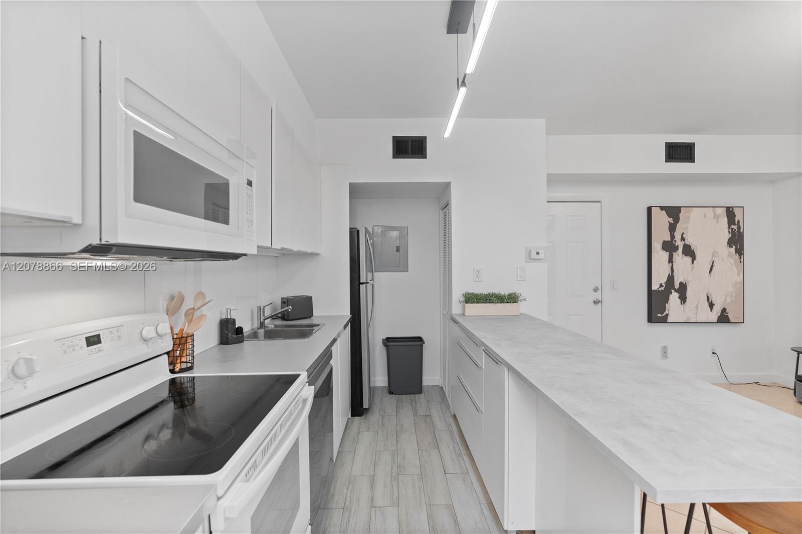 1559 Michigan Ave # 102 — Photo 5