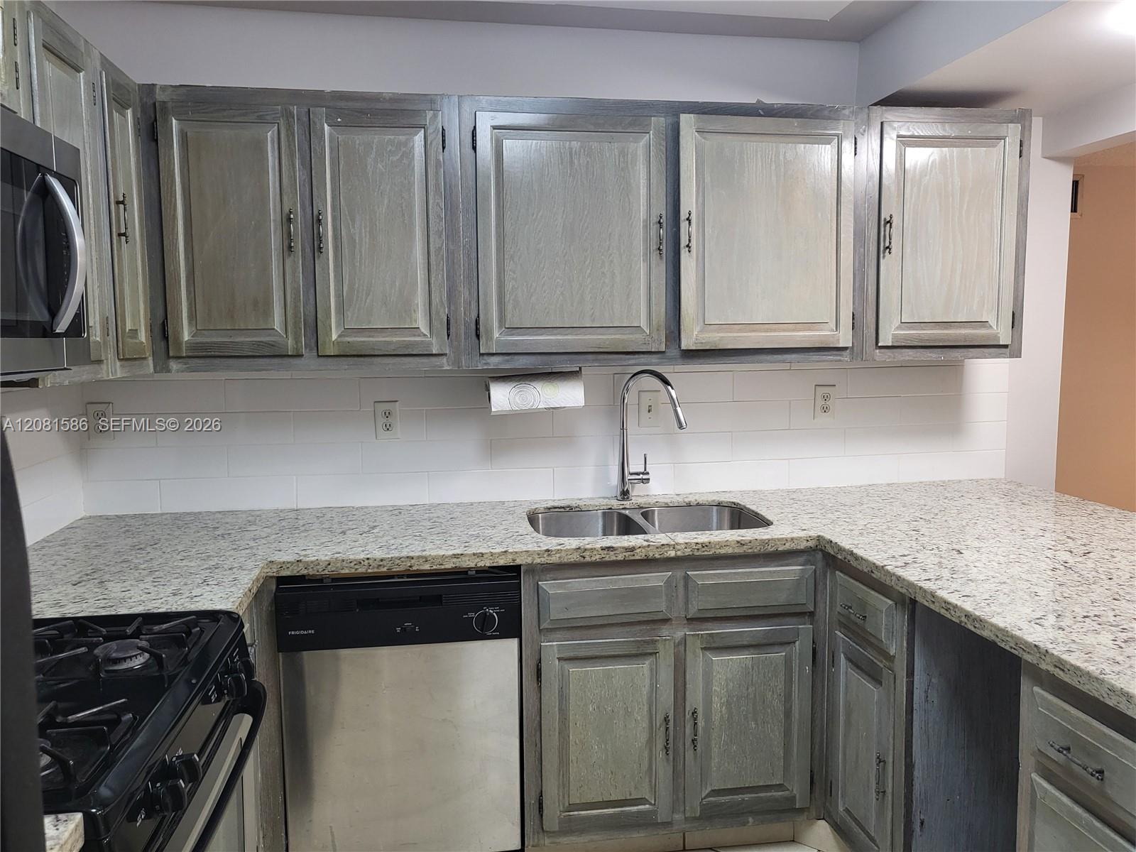 6924 SW 114th Pl # E56 — Photo 2