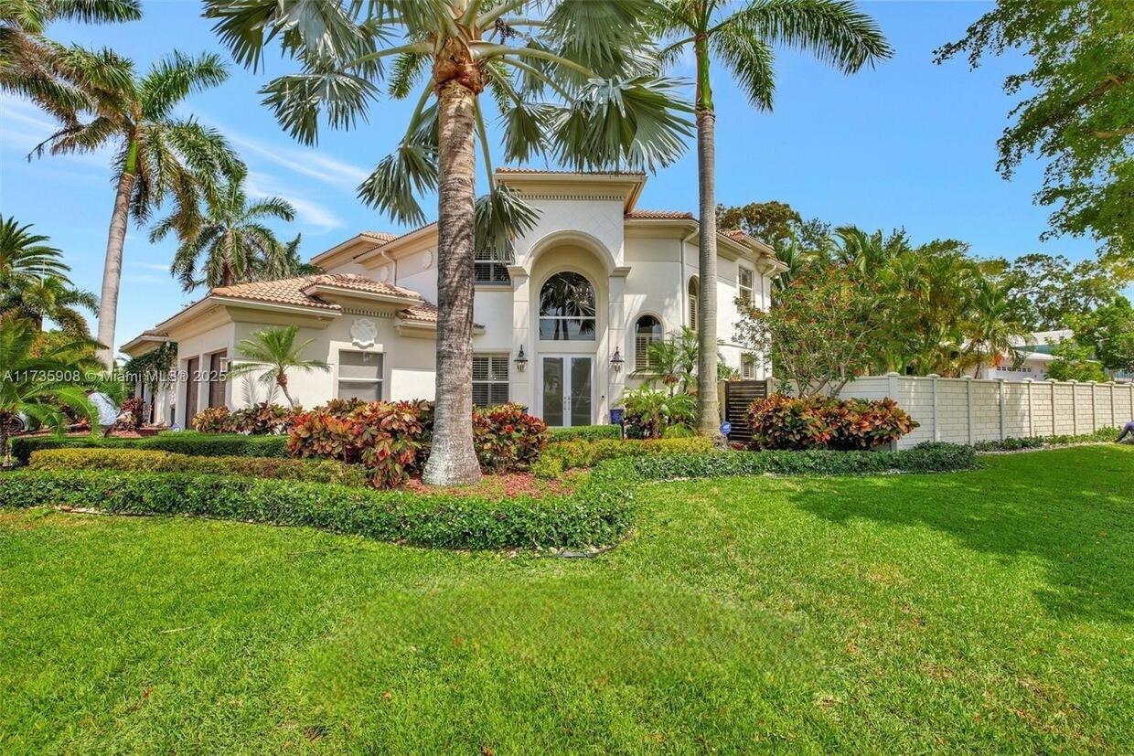 2844 NE 26th Avenue, Lighthouse Point FL 33064