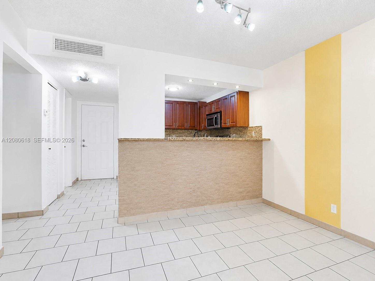 1850 W 56th St # 2305 — Photo 4