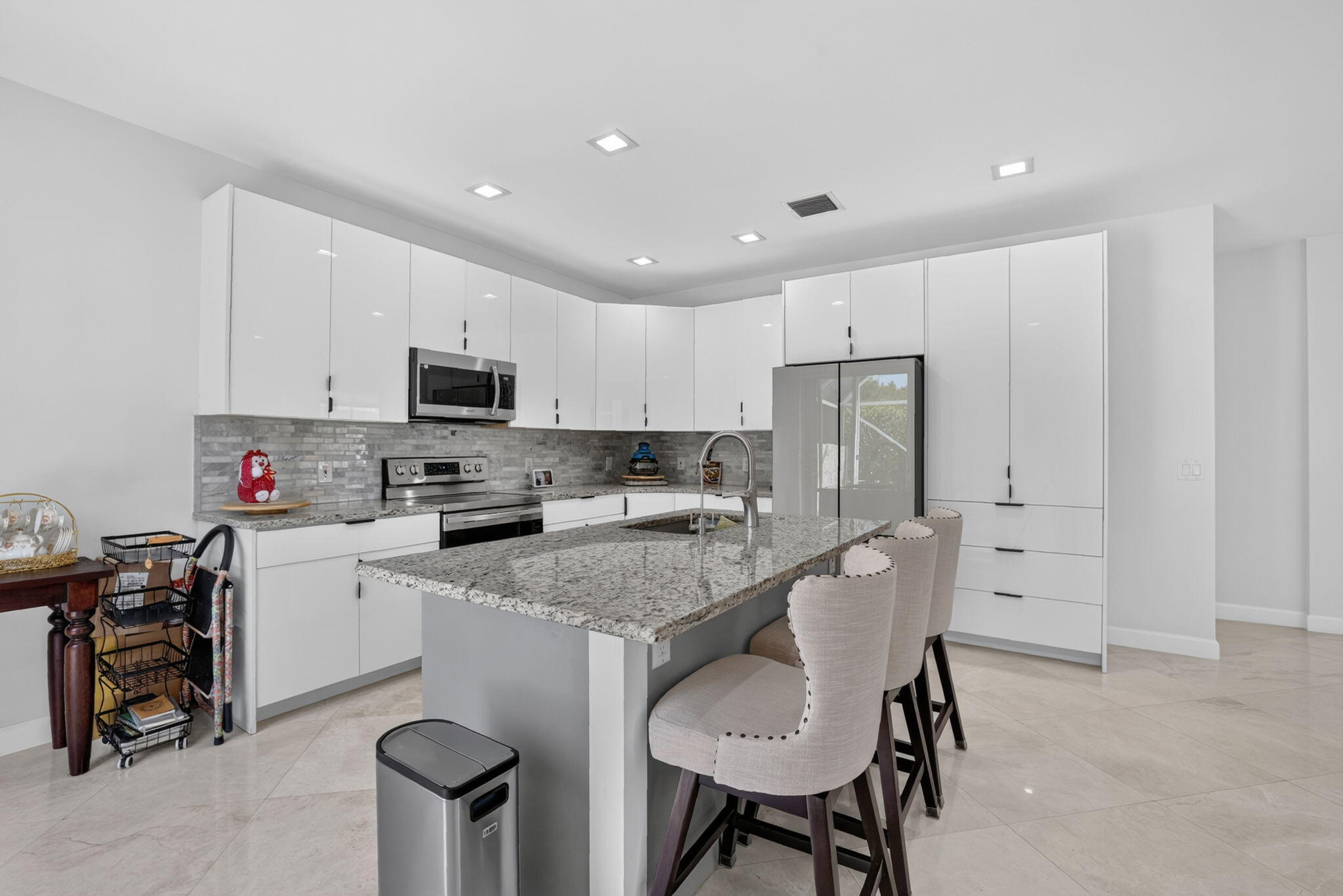 5040 HERON Place — Photo 3