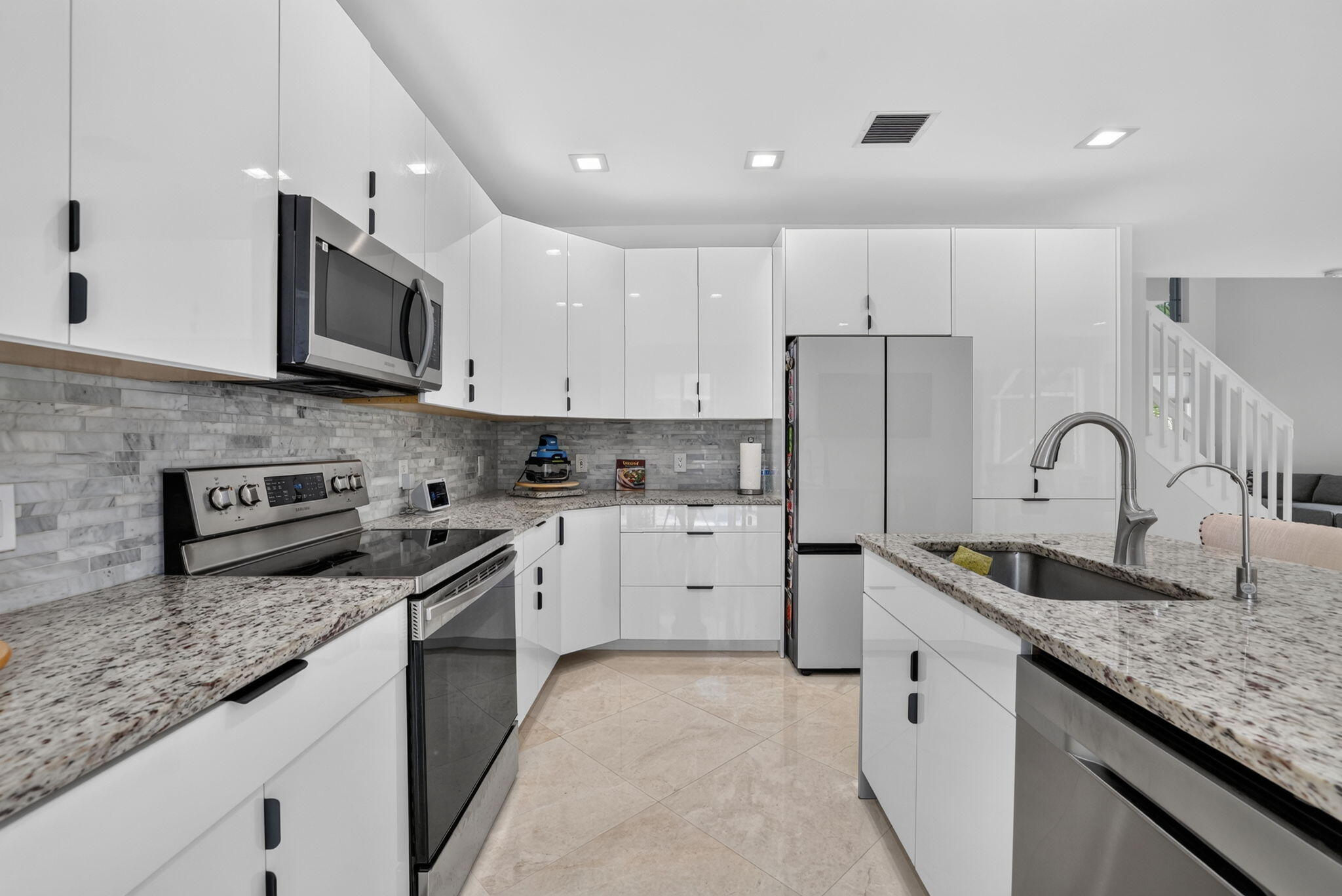 5040 HERON Place — Photo 2