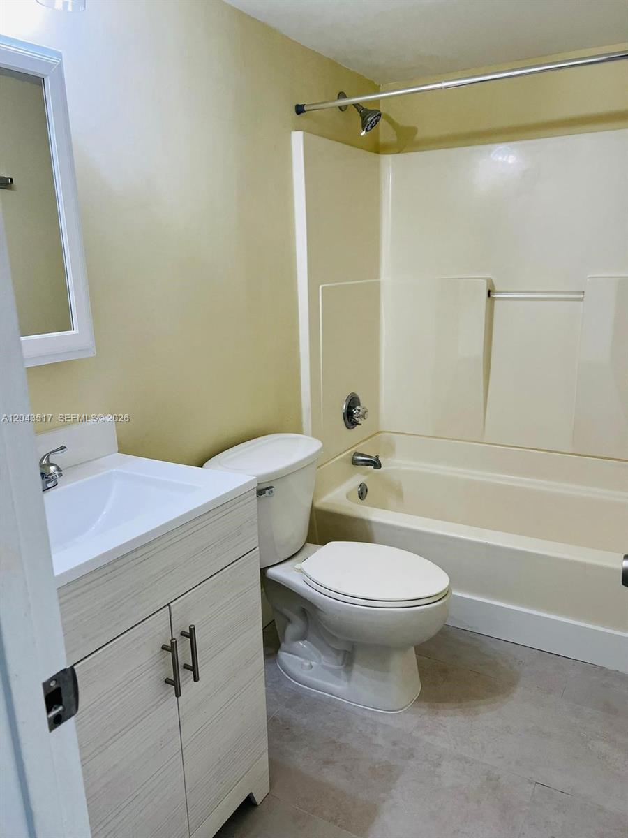 2301 NE 6th Ave # 204 — Photo 3