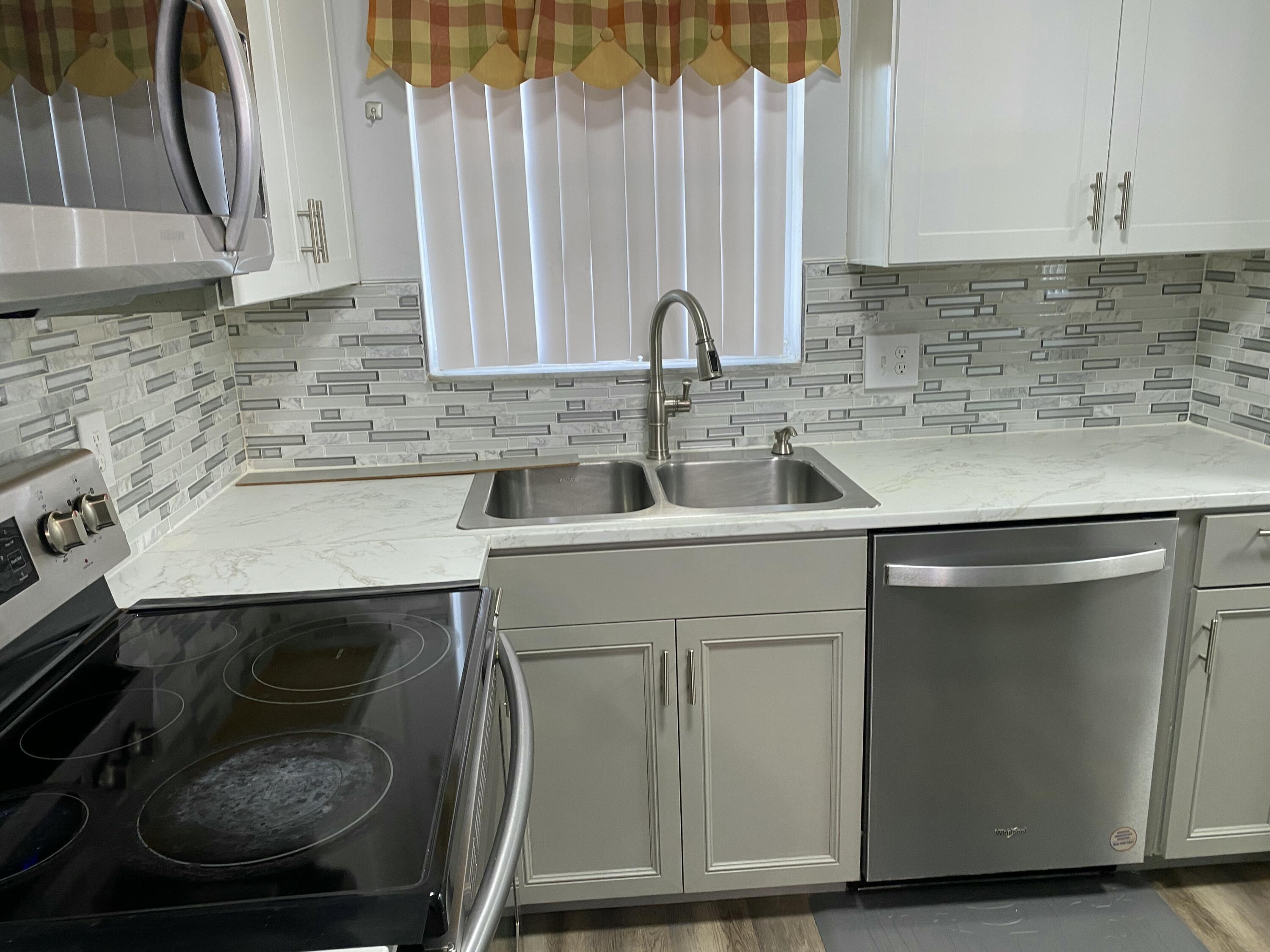 6890 Royal Palm Boulevard # 209h — Photo 4
