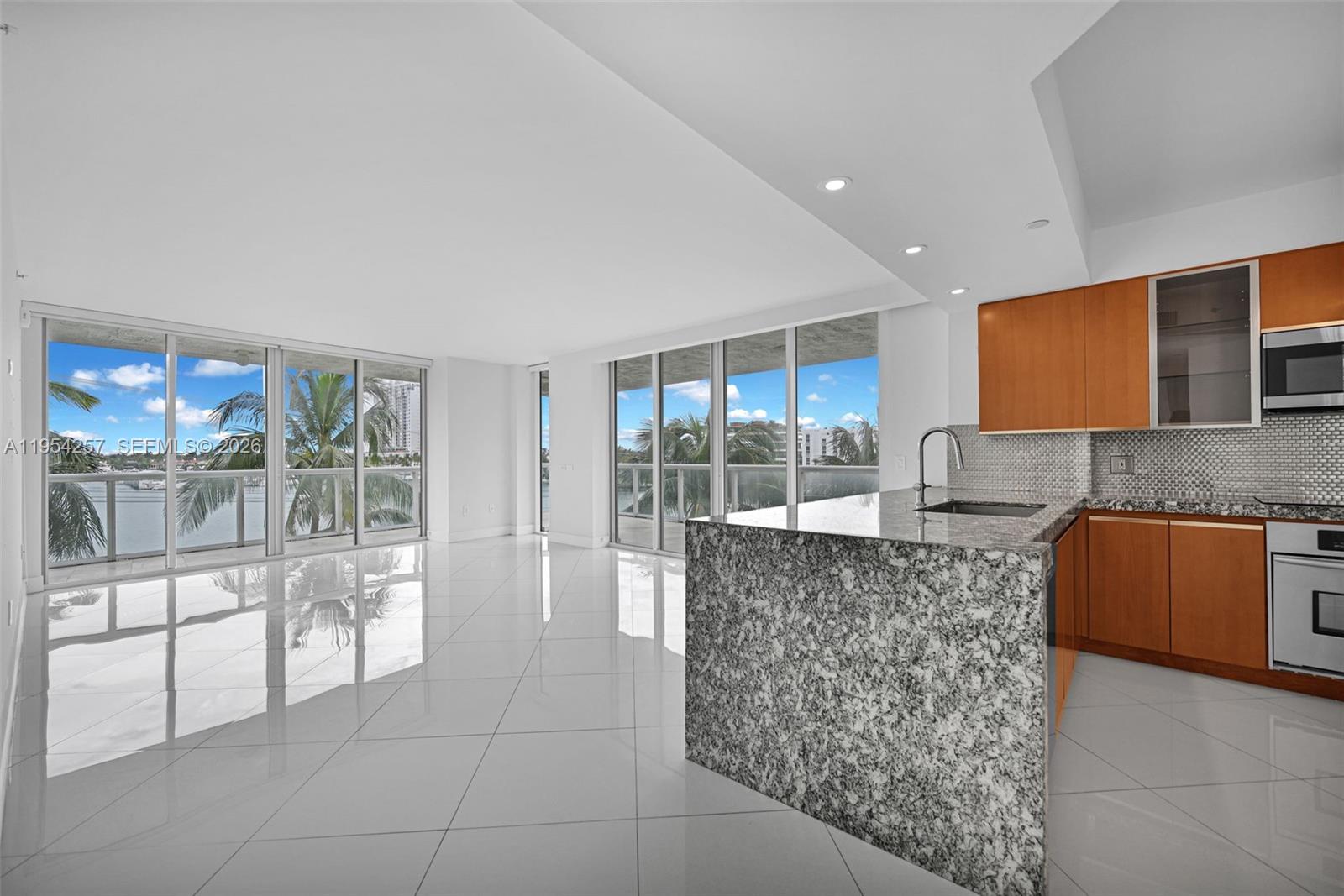 10 VENETIAN WAY # 404, Miami Beach FL 33139