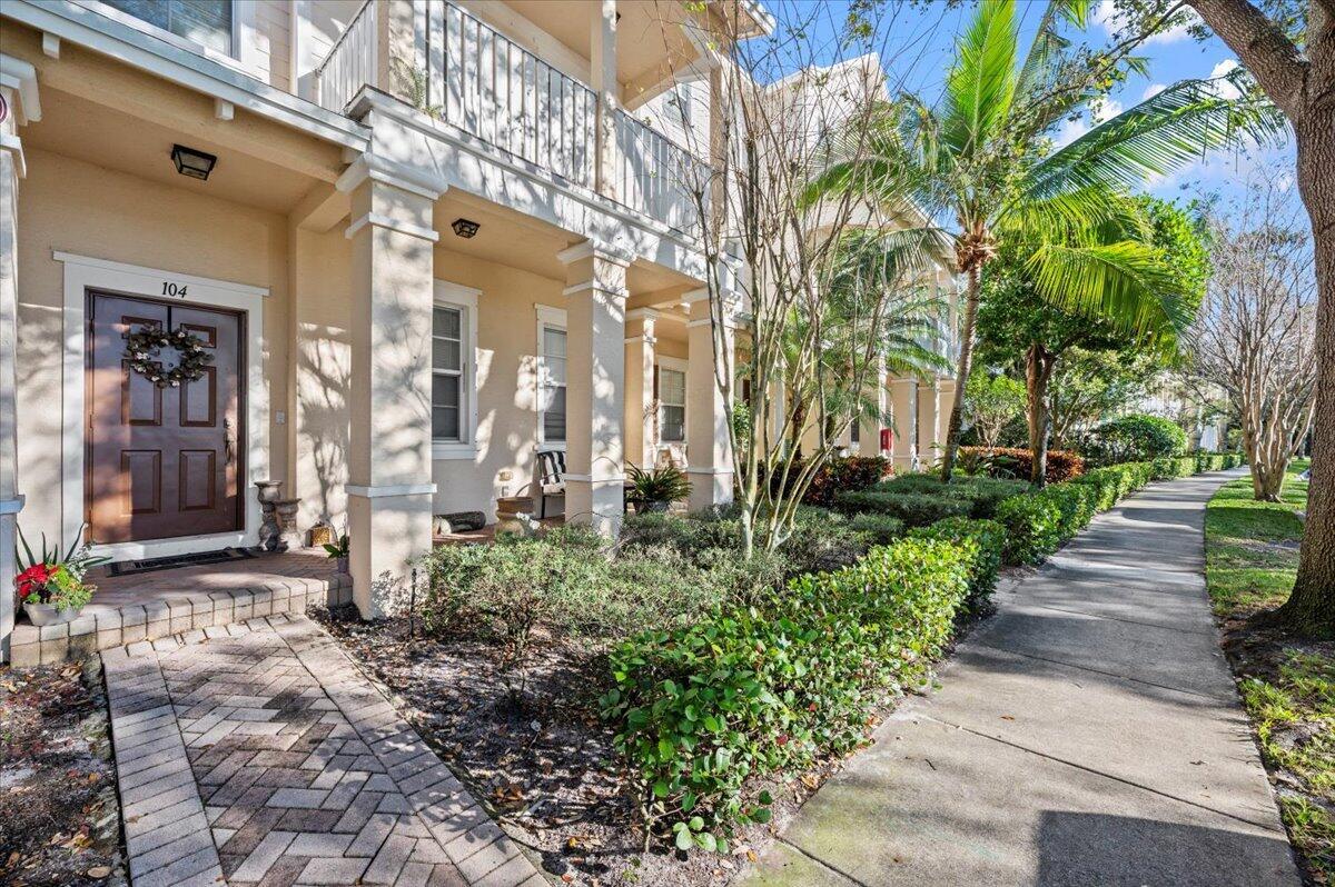 335 E Thatch Palm Circle # 104 — Photo 2