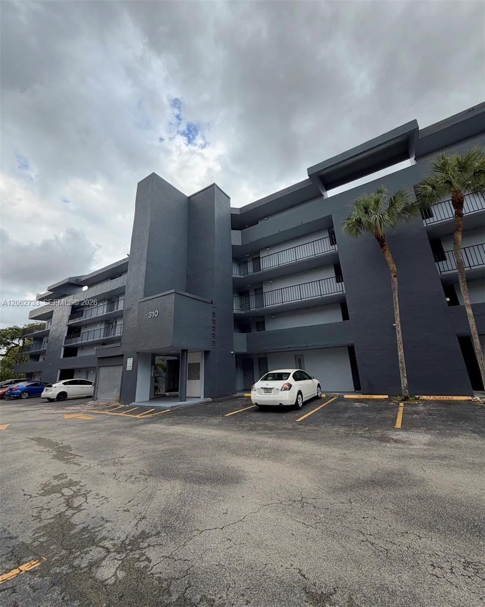 310 Fontainebleau Blvd # 206, Miami FL 33172