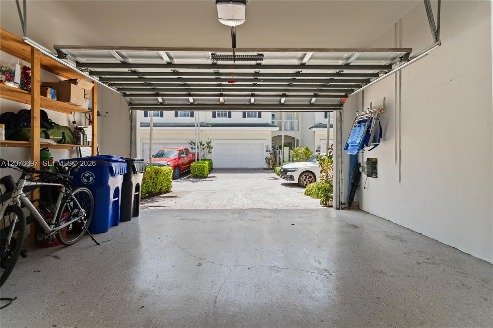 1139 N Victoria Park Rd — Photo 3