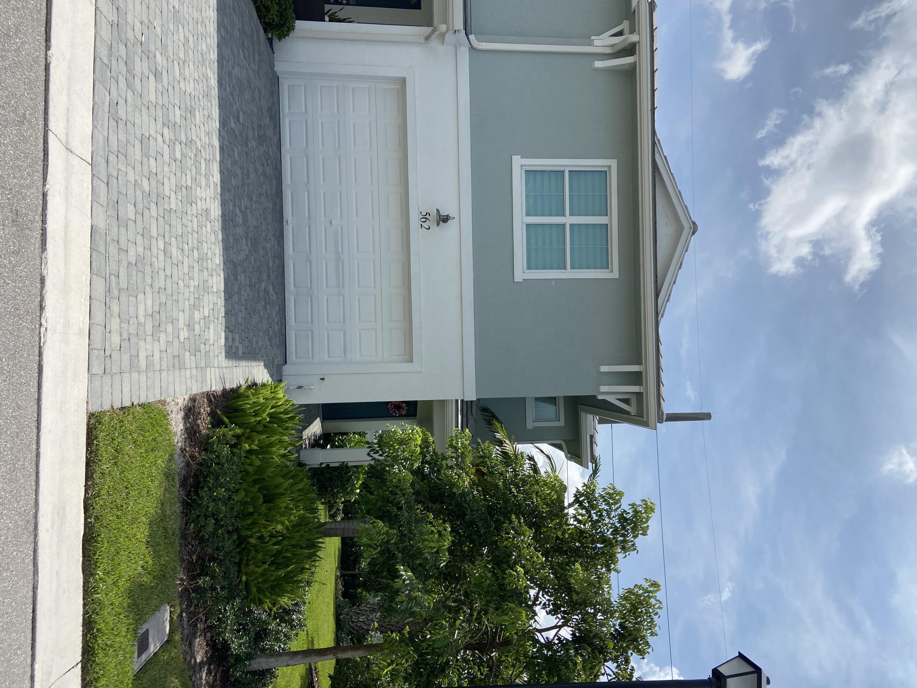 562 Parsons Way, Deerfield Beach FL 33442