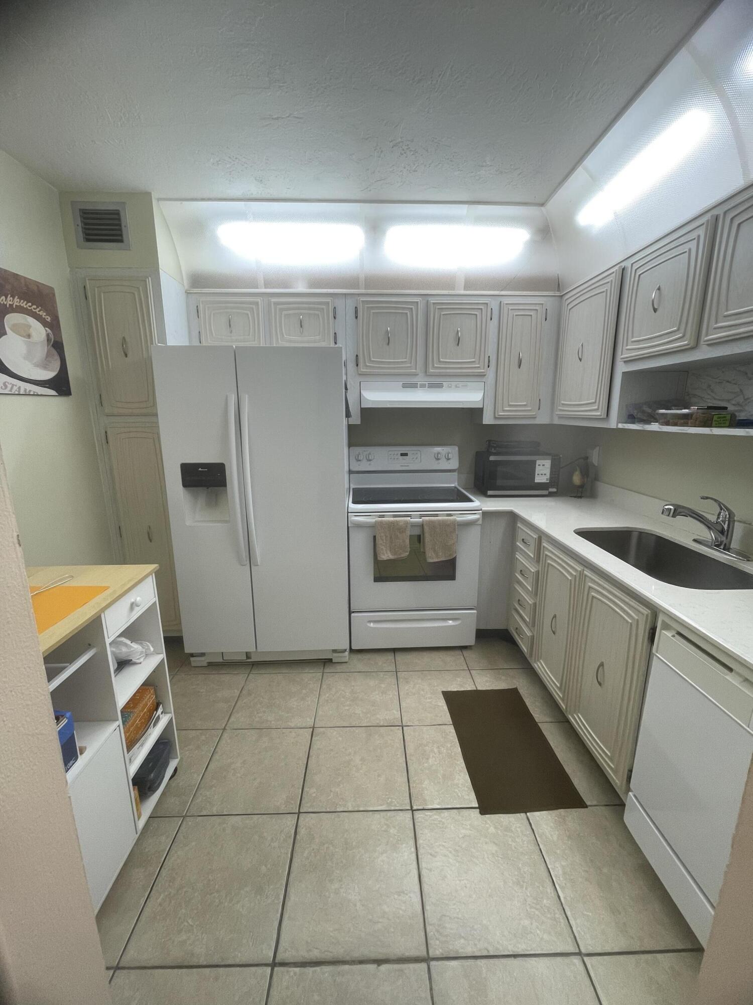 2821 Somerset Drive # 118 — Photo 3