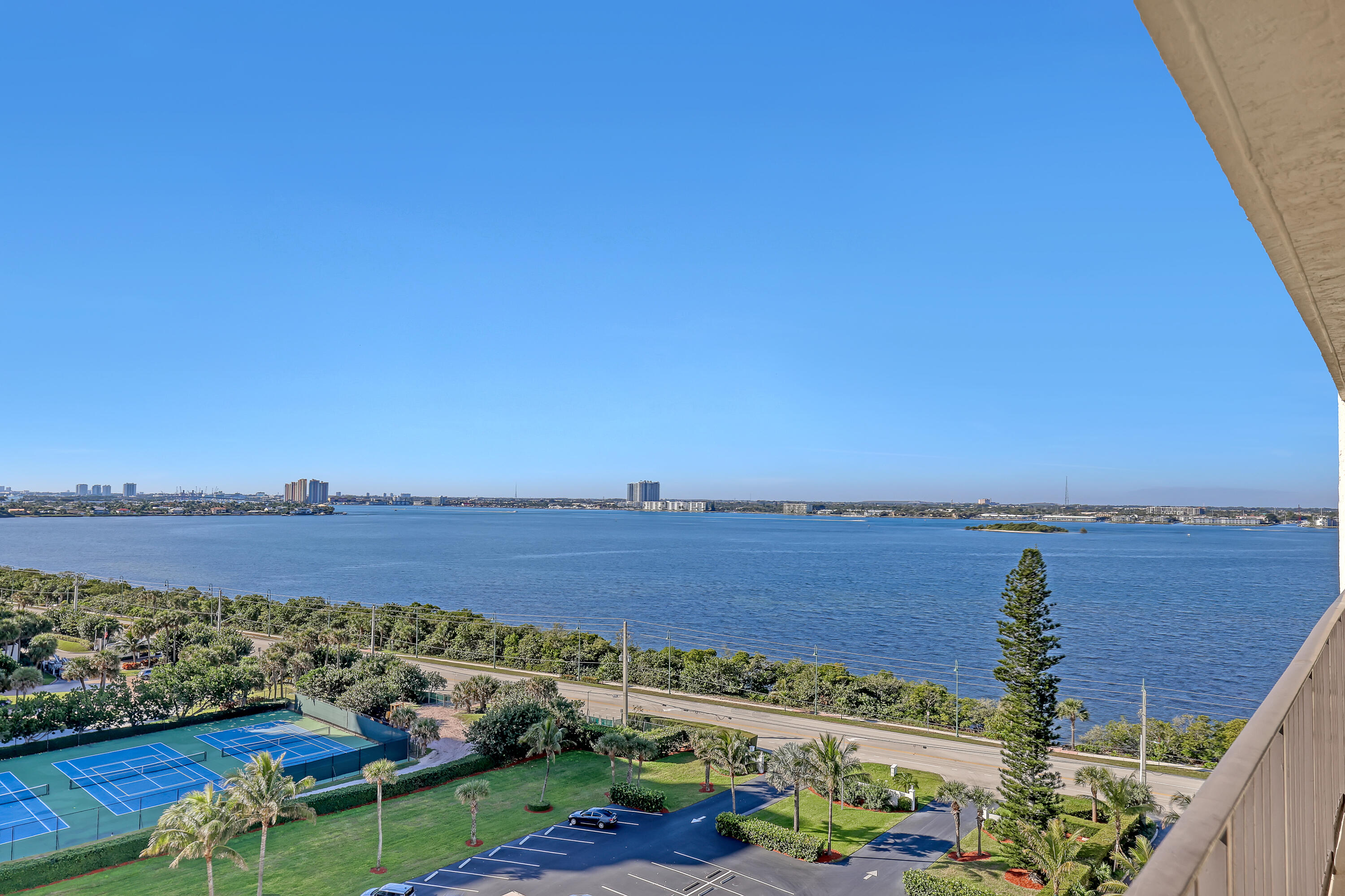 5420 N Ocean Drive # 1106 — Photo 2
