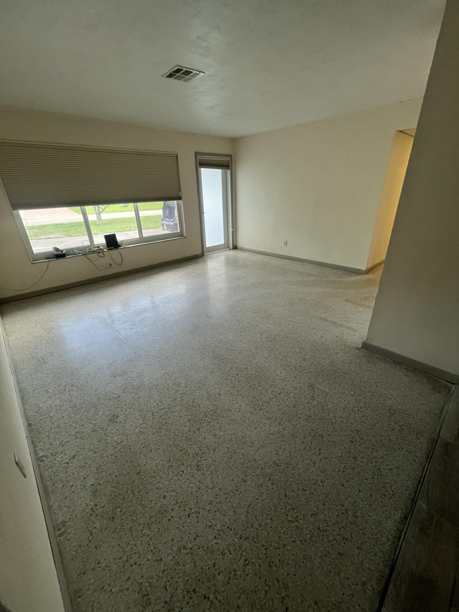 333 NW 26TH Court — Photo 4