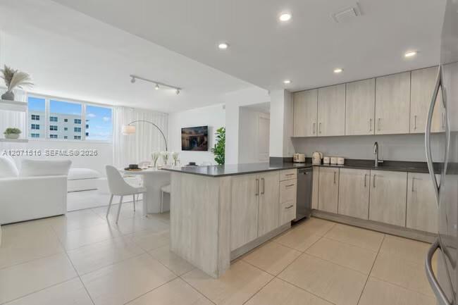 7525 E Treasure Dr # 914 View 9