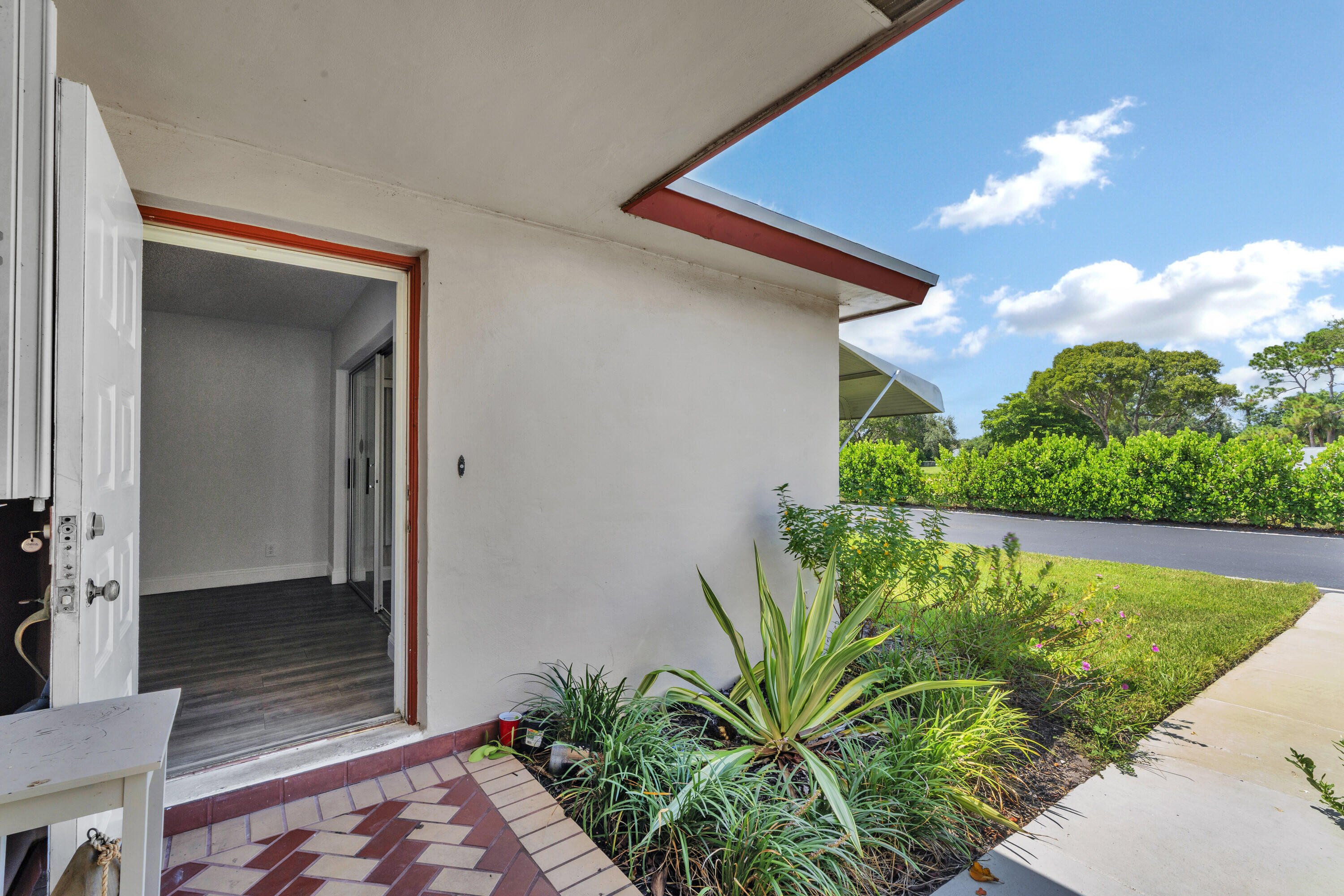 4550 NW 4TH Street # B — Photo 2