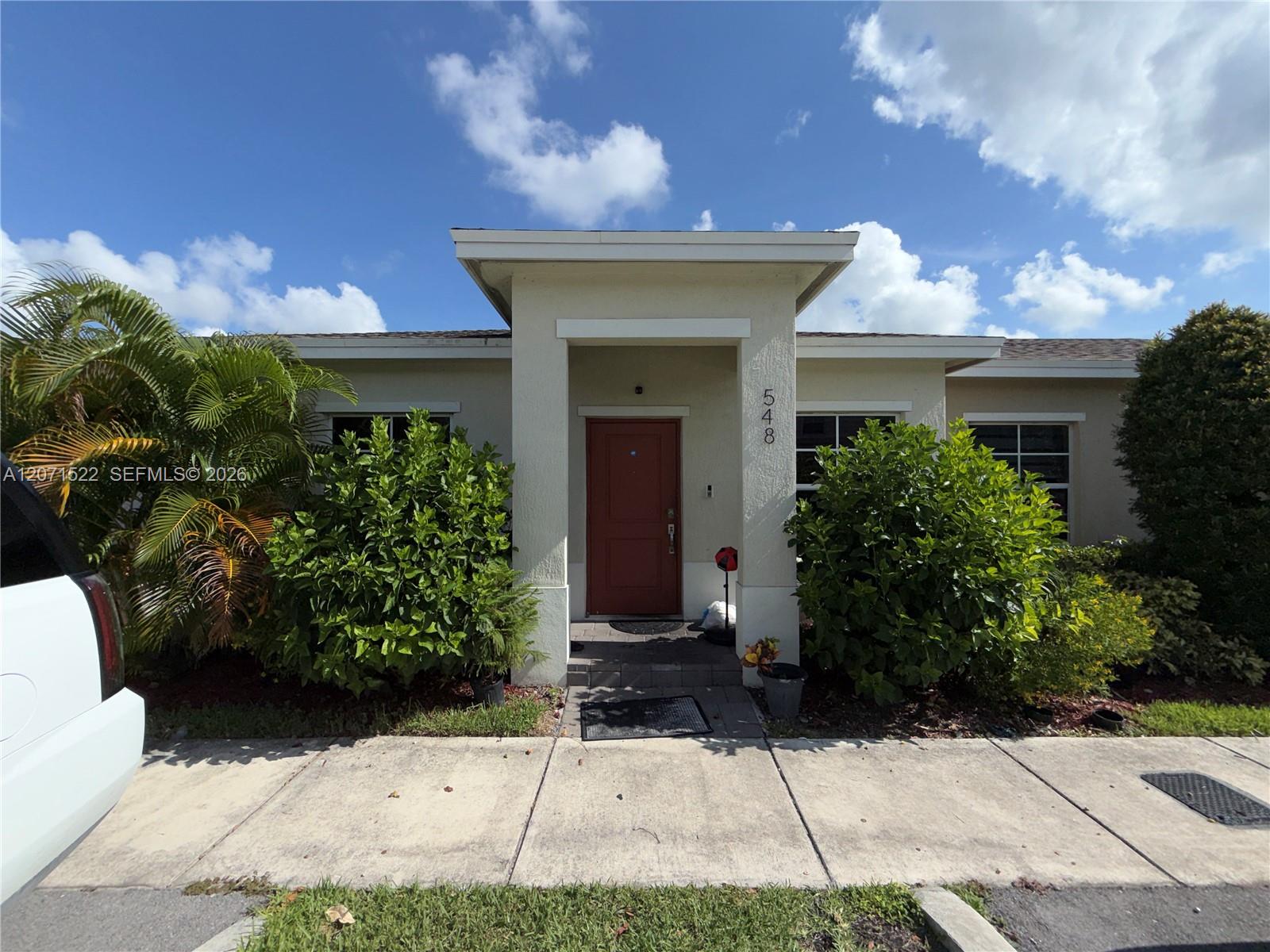 548 NE 5th Way View 1