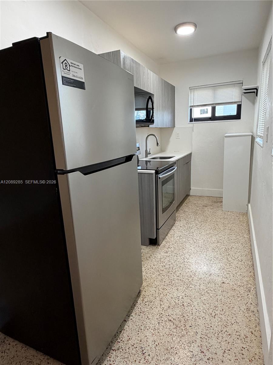 600 SW 10th St # 2 — Photo 2