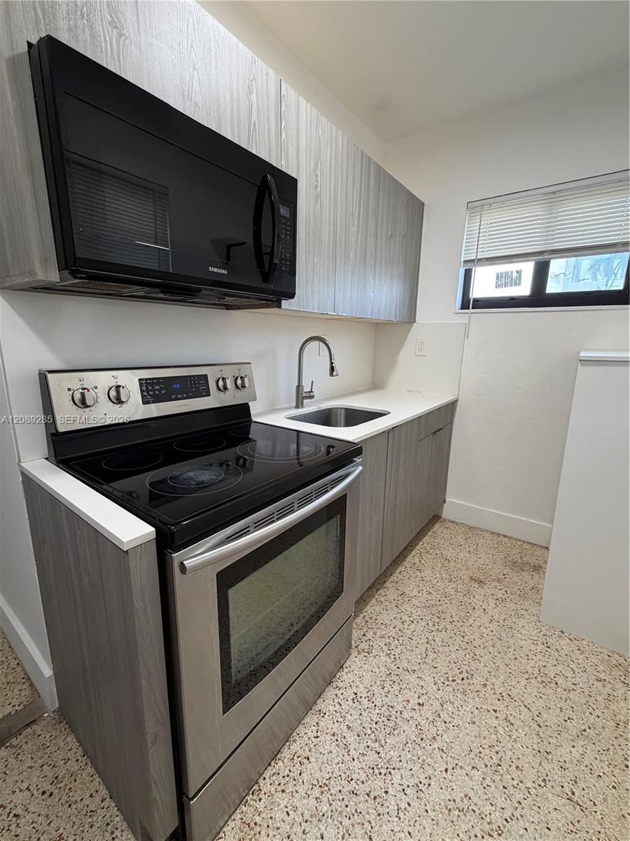 600 SW 10th St # 2 — Photo 3
